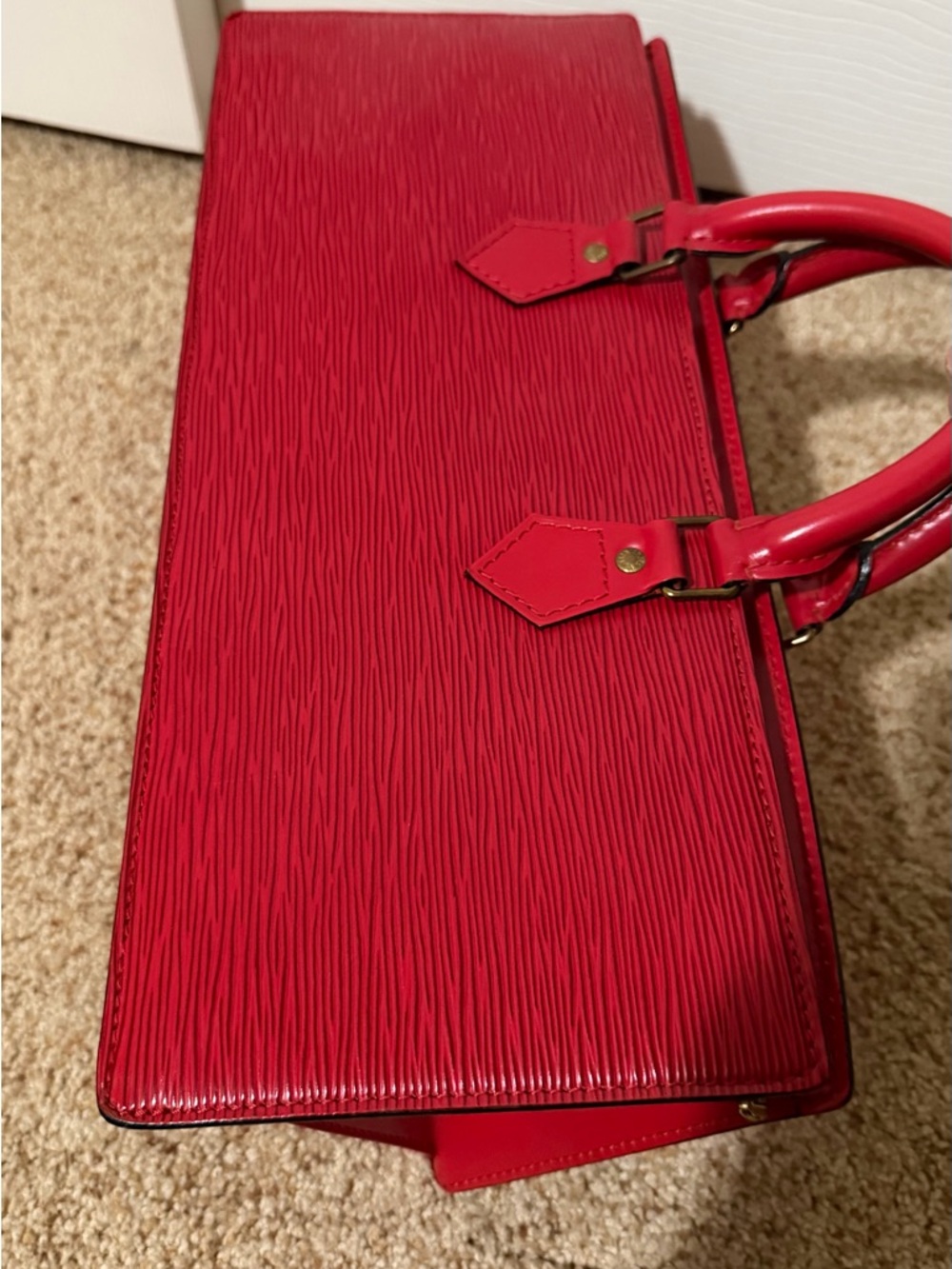 Louis Vuitton Epi Sac Triangle bag w/ matching wallet. Very unique bag. - Picture 4 of 14